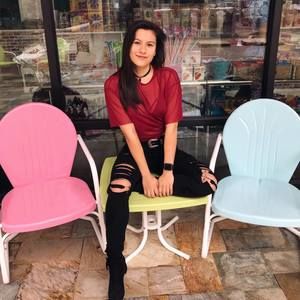 Meet your Posher, Julia